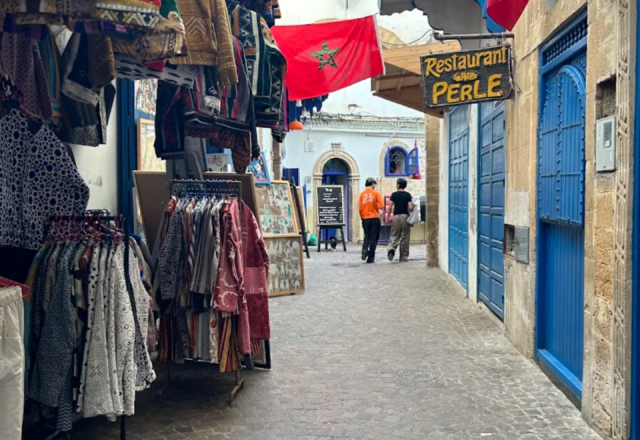 How to Bargain in Moroccan Souks: Respectful Haggling Tips